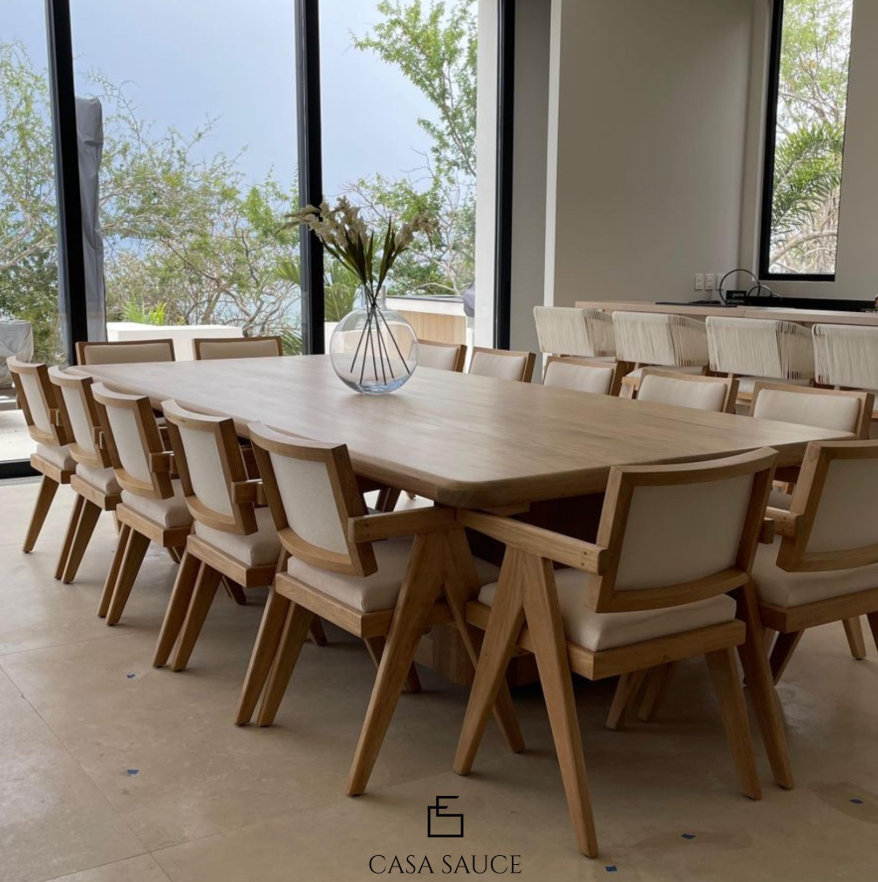 Comedor de madera Casa Sauce en una terraza